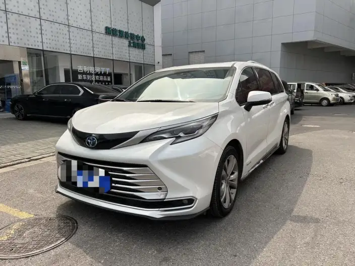Toyota Sienna 2023 Model Facelift Hybrid 2.5L Platinum edition – фото 1