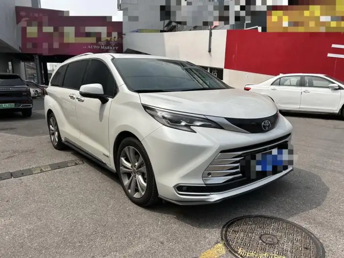 Toyota Sienna 2023 Model Facelift Hybrid 2.5L Platinum edition – фото 2