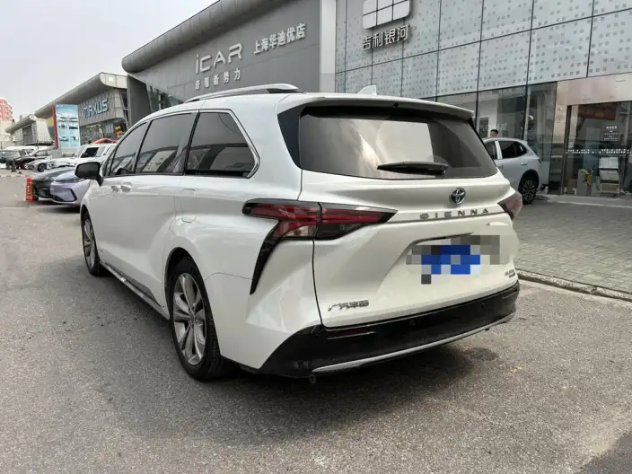 Toyota Sienna 2023 Model Facelift Hybrid 2.5L Platinum edition – фото 3