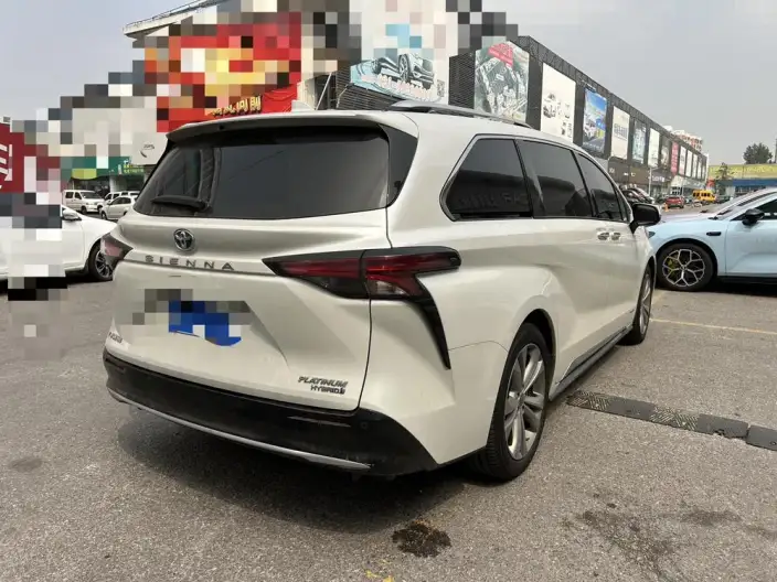 Toyota Sienna 2023 Model Facelift Hybrid 2.5L Platinum edition – фото 4
