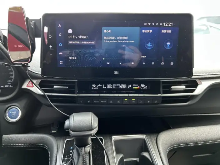 Toyota Sienna 2023 Model Facelift Hybrid 2.5L Platinum edition – фото 6
