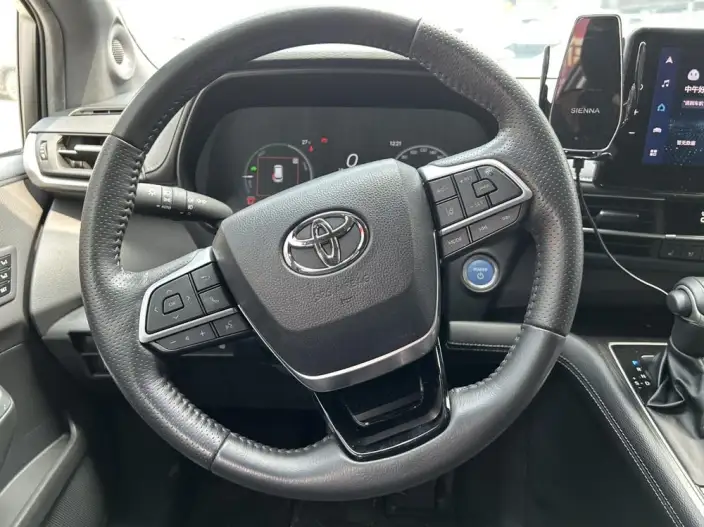 Toyota Sienna 2023 Model Facelift Hybrid 2.5L Platinum edition – фото 8
