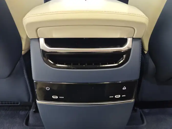 ZEEKR 009 2024 Model VI seat Executive Edition 4WD 108kWh – фото 14