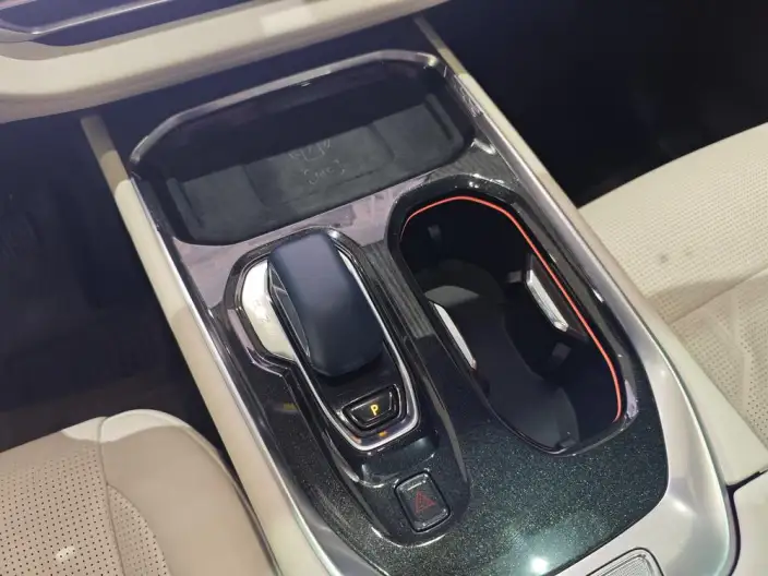 ZEEKR 009 2024 Model VI seat Executive Edition 4WD 108kWh – фото 20