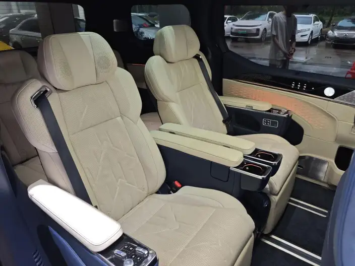 ZEEKR 009 2024 Model VI seat Executive Edition 4WD 108kWh – фото 24