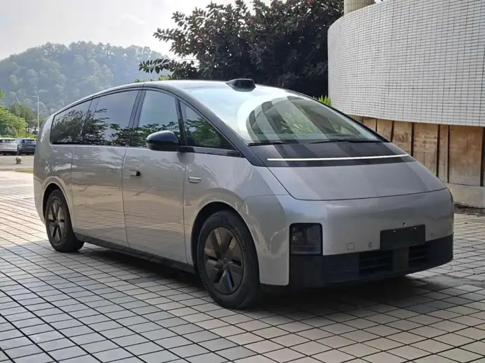 Li Auto MEGA 2024 Model Ultra Edition – фото 3