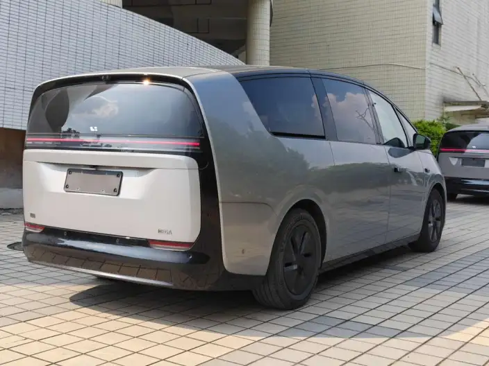 Li Auto MEGA 2024 Model Ultra Edition – фото 7