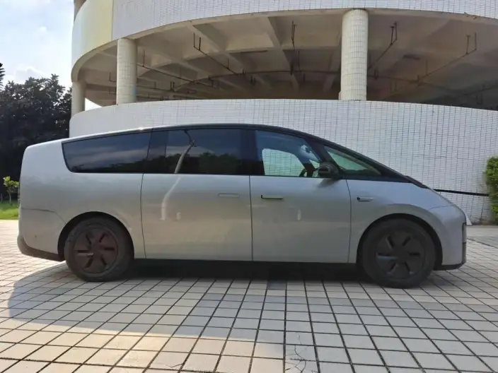 Li Auto MEGA 2024 Model Ultra Edition – фото 8