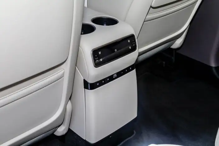 Li Auto i8 2025 Model Standard Edition – фото 9