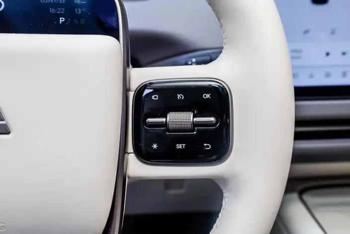 Li Auto i8 2025 Model Standard Edition – фото 18