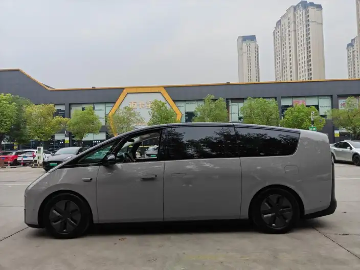 Li Auto MEGA 2024 Model Ultra Edition – фото 4