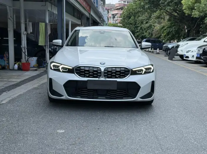 BMW 3 Series 2025 Model 325i M Sports Set – фото 2