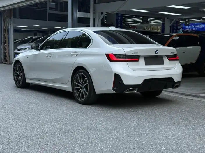 BMW 3 Series 2025 Model 325i M Sports Set – фото 5