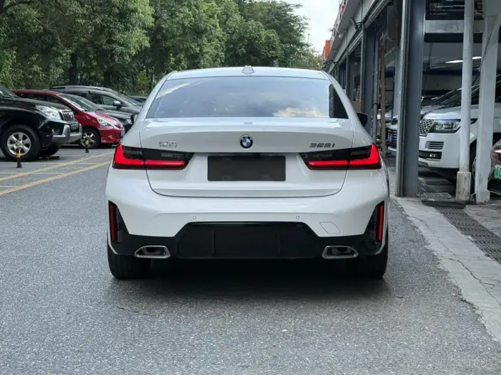BMW 3 Series 2025 Model 325i M Sports Set – фото 6