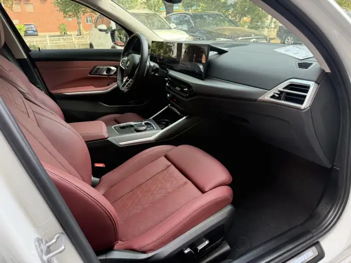 BMW 3 Series 2025 Model 325i M Sports Set – фото 7