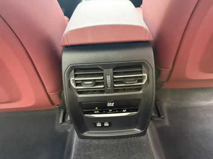 BMW 3 Series 2025 Model 325i M Sports Set – фото 9
