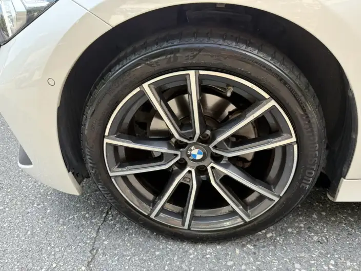 BMW 3 Series 2025 Model 325i M Sports Set – фото 12