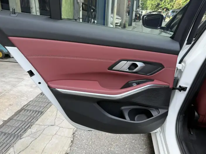 BMW 3 Series 2025 Model 325i M Sports Set – фото 13