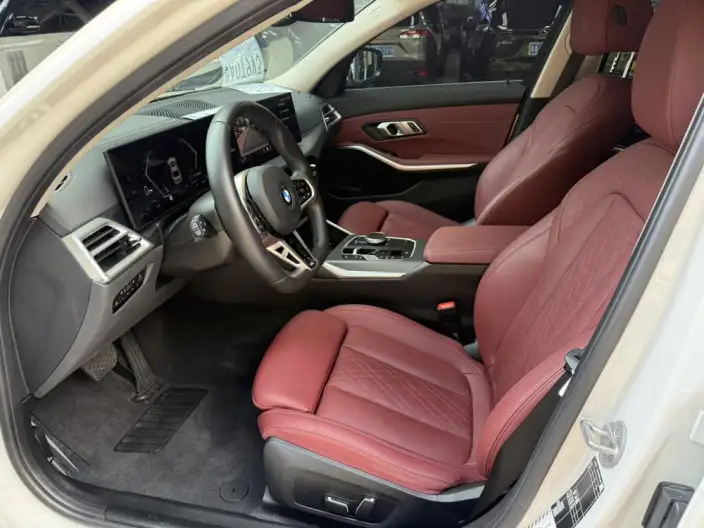 BMW 3 Series 2025 Model 325i M Sports Set – фото 23