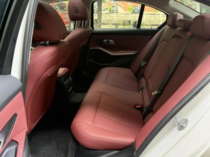 BMW 3 Series 2025 Model 325i M Sports Set – фото 24