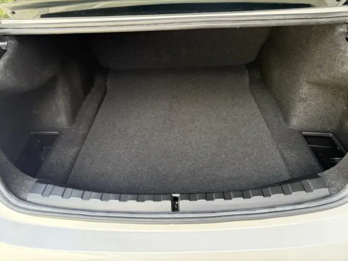 BMW 3 Series 2025 Model 325i M Sports Set – фото 26