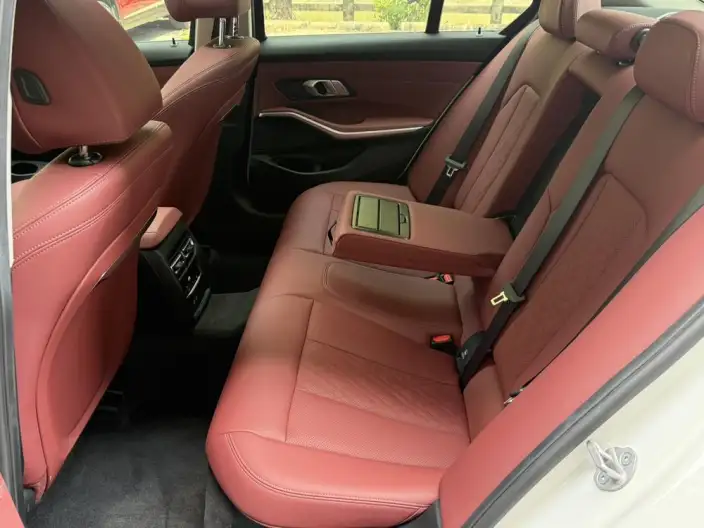 BMW 3 Series 2025 Model 325i M Sports Set – фото 28
