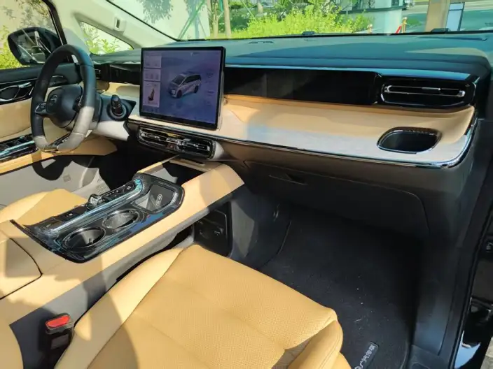 GAC Trumpchi E8 PHEV 2024 Model 2.0ATK 150km MAX+ – фото 9