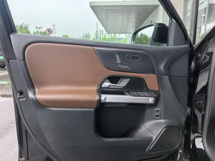 Mercedes-Benz GLB 2025 Model GLB 220 Fashion Model – фото 12