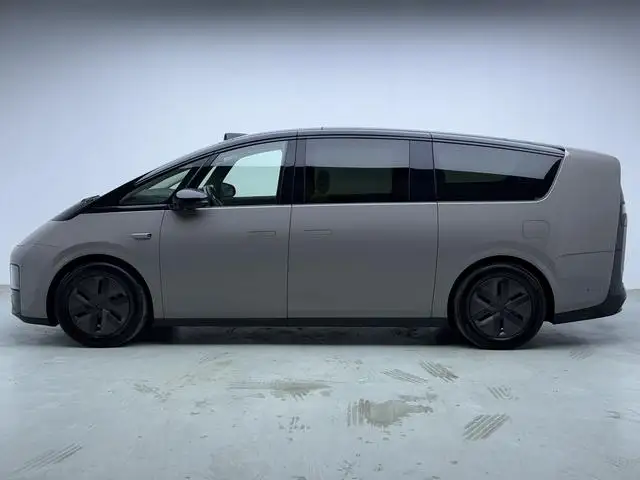 Li Auto MEGA 2025 Model Home Family Special Edition – фото 4