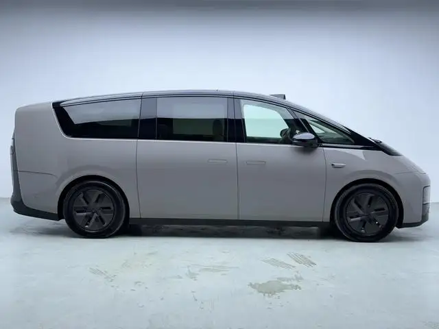 Li Auto MEGA 2025 Model Home Family Special Edition – фото 8