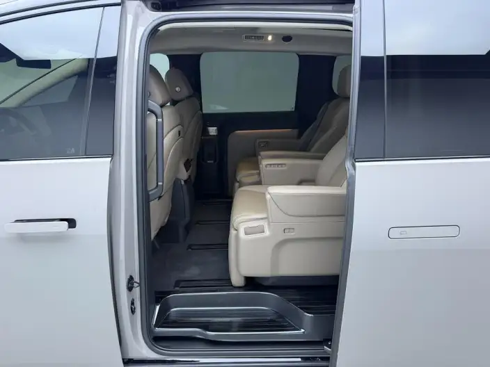 Li Auto MEGA 2025 Model Home Family Special Edition – фото 18