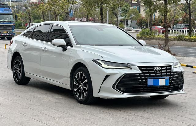 Toyota Avalon 2022 2.0L Enterprising – фото 3