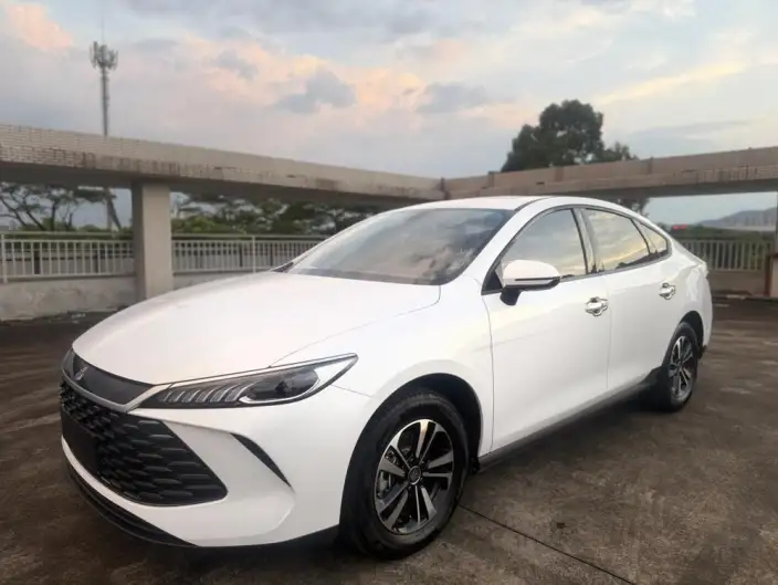 BYD Qin PLUS DM 2026 Model DM-i 210KM Enterprising Model – фото 1