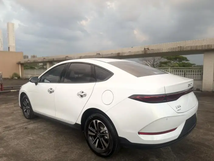 BYD Qin PLUS DM 2026 Model DM-i 210KM Enterprising Model – фото 4