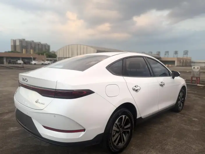 BYD Qin PLUS DM 2026 Model DM-i 210KM Enterprising Model – фото 6