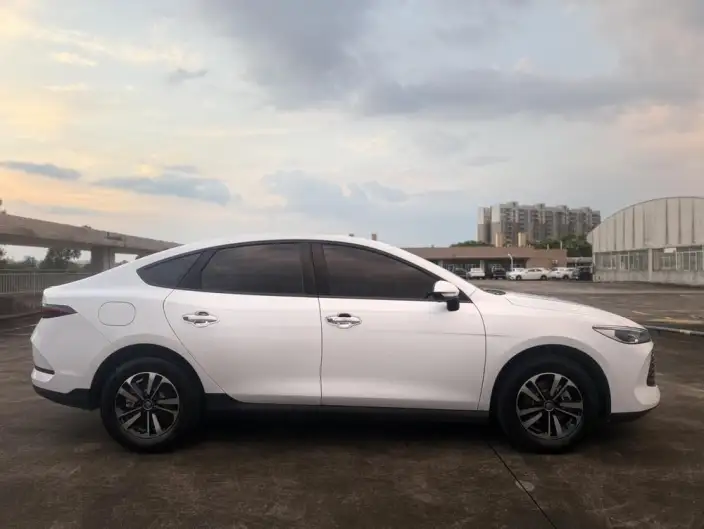 BYD Qin PLUS DM 2026 Model DM-i 210KM Enterprising Model – фото 7