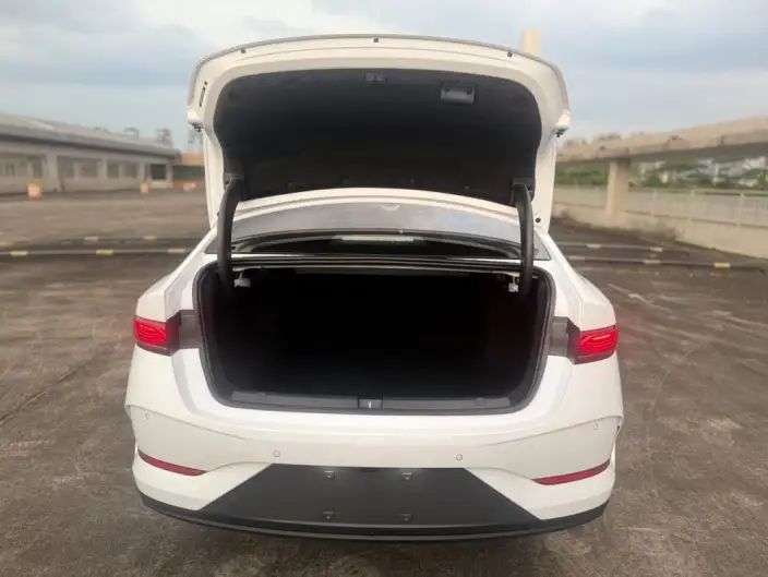 BYD Qin PLUS DM 2026 Model DM-i 210KM Enterprising Model – фото 17