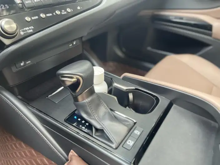 Lexus ES 2022 Model 260 Superior Edition – фото 17