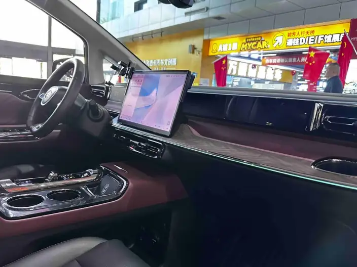 GAC Trumpchi E8 PHEV 2024 Model 2.0ATK 150km MAX+ – фото 9