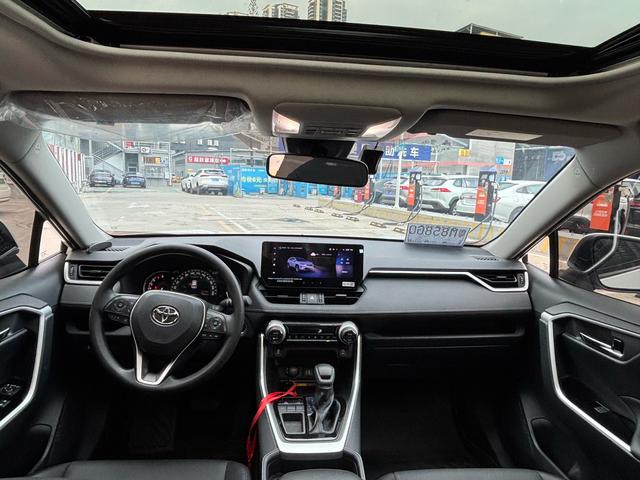 Toyota RAV4 2024 2.0L CVT 2WD Fashion – фото 6