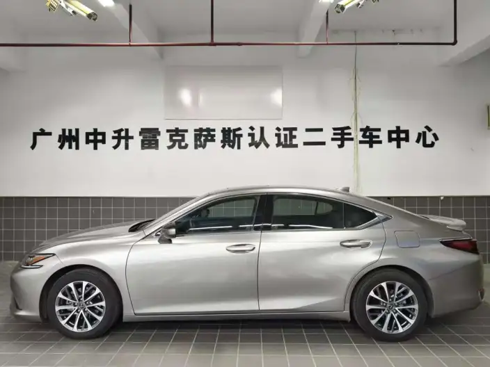 Lexus ES 2022 Model 300h Superior Edition – фото 3