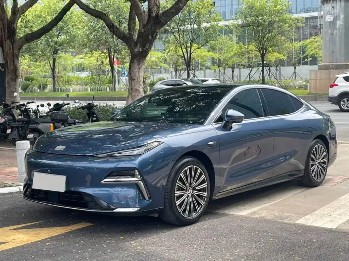 Geely Galaxy E8 PHEV 2025 Model 130km EM-i Ultimate Edition – фото 1