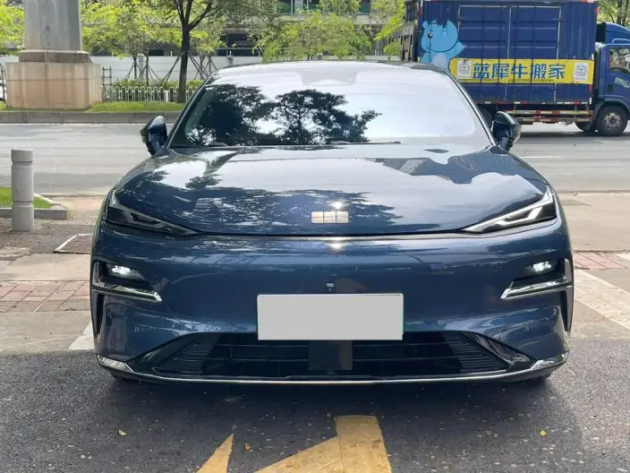 Geely Galaxy E8 PHEV 2025 Model 130km EM-i Ultimate Edition – фото 2