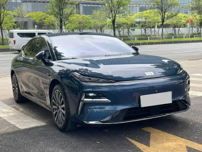 Geely Galaxy E8 PHEV 2025 Model 130km EM-i Ultimate Edition – фото 3