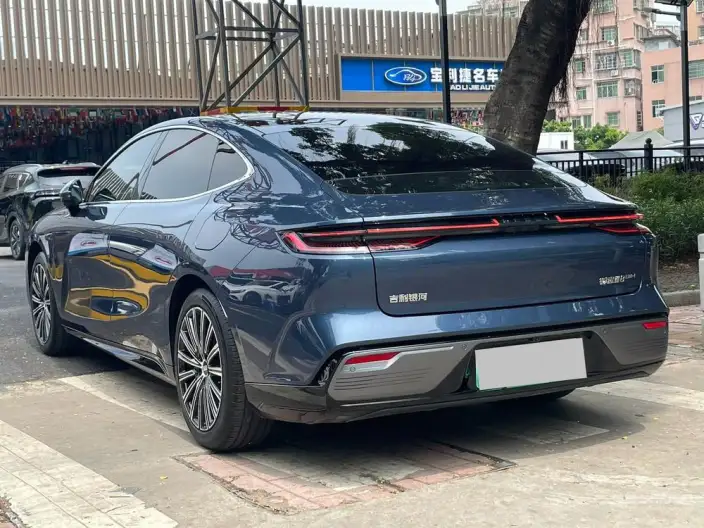 Geely Galaxy E8 PHEV 2025 Model 130km EM-i Ultimate Edition – фото 5