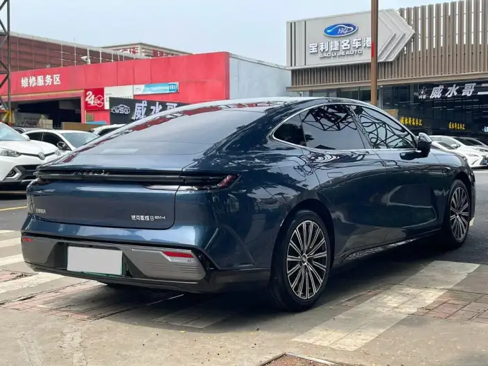 Geely Galaxy E8 PHEV 2025 Model 130km EM-i Ultimate Edition – фото 7