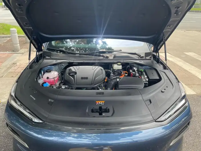 Geely Galaxy E8 PHEV 2025 Model 130km EM-i Ultimate Edition – фото 8