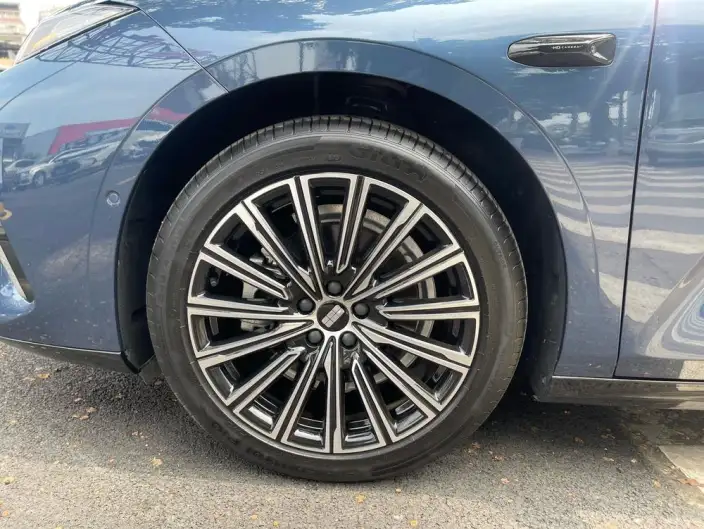 Geely Galaxy E8 PHEV 2025 Model 130km EM-i Ultimate Edition – фото 13