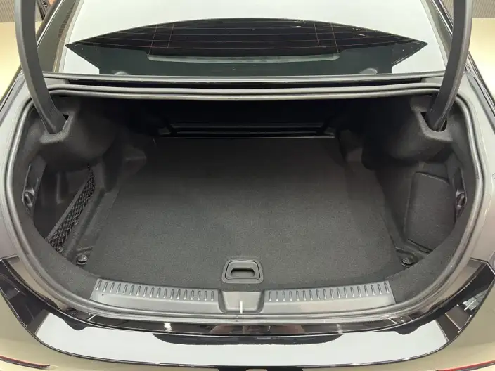 Mercedes-Benz E-Class 2025 Model E 300 L Luxury Model sedan – фото 12