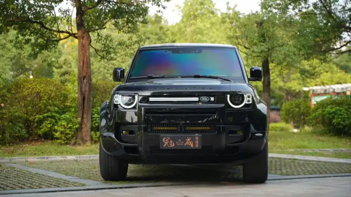 Land Rover Defender 2023 Model Facelift 110 P400 X-Dynamic HSE – фото 2